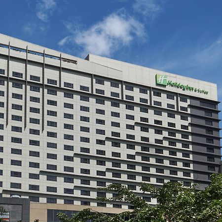 Holiday Inn & Suites Makati By Ihg Makati City Dış mekan fotoğraf Holiday Inn Express in Cebu, Philippines