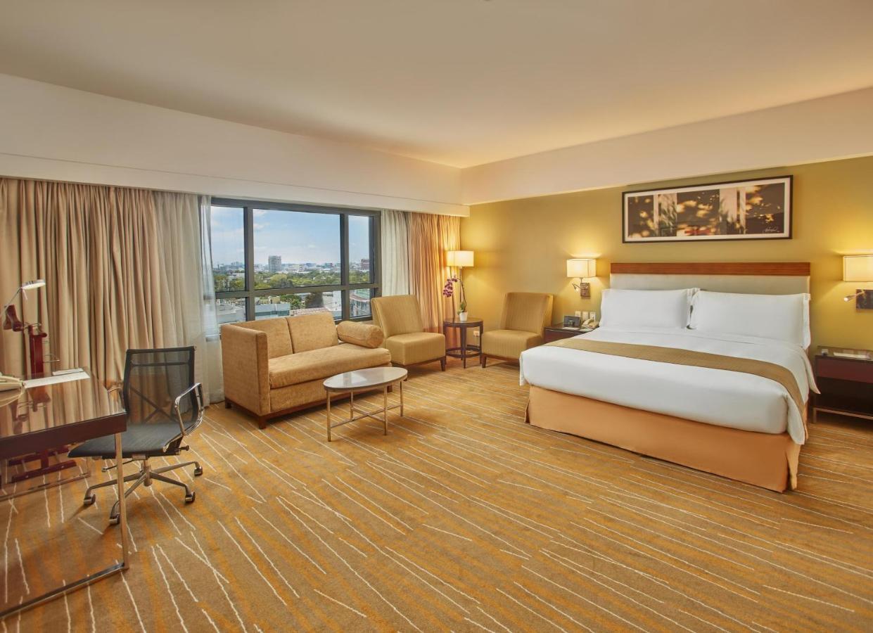 Holiday Inn & Suites Makati By Ihg Makati City Dış mekan fotoğraf Deluxe Room