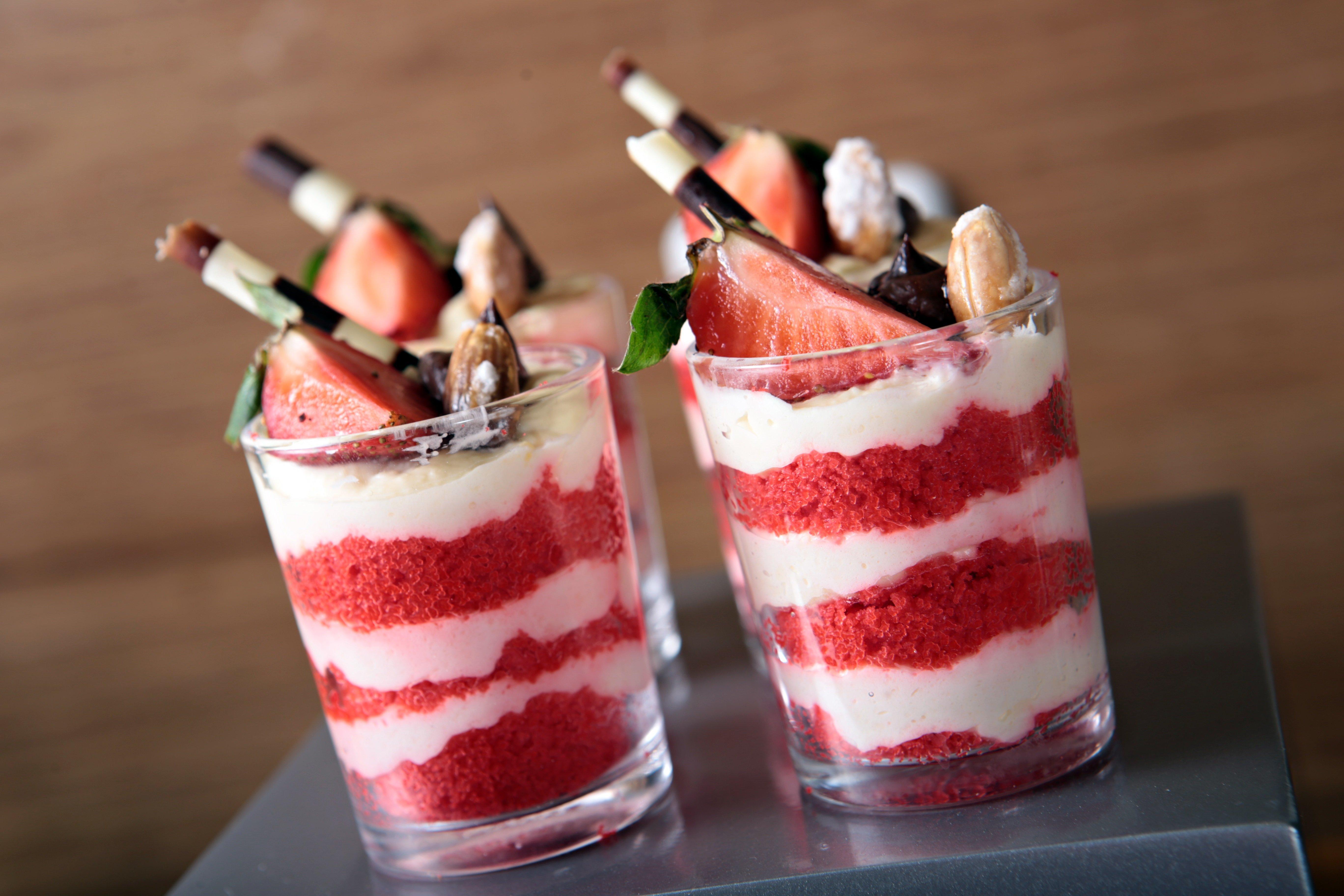 Holiday Inn & Suites Makati By Ihg Makati City Dış mekan fotoğraf A strawberry parfait