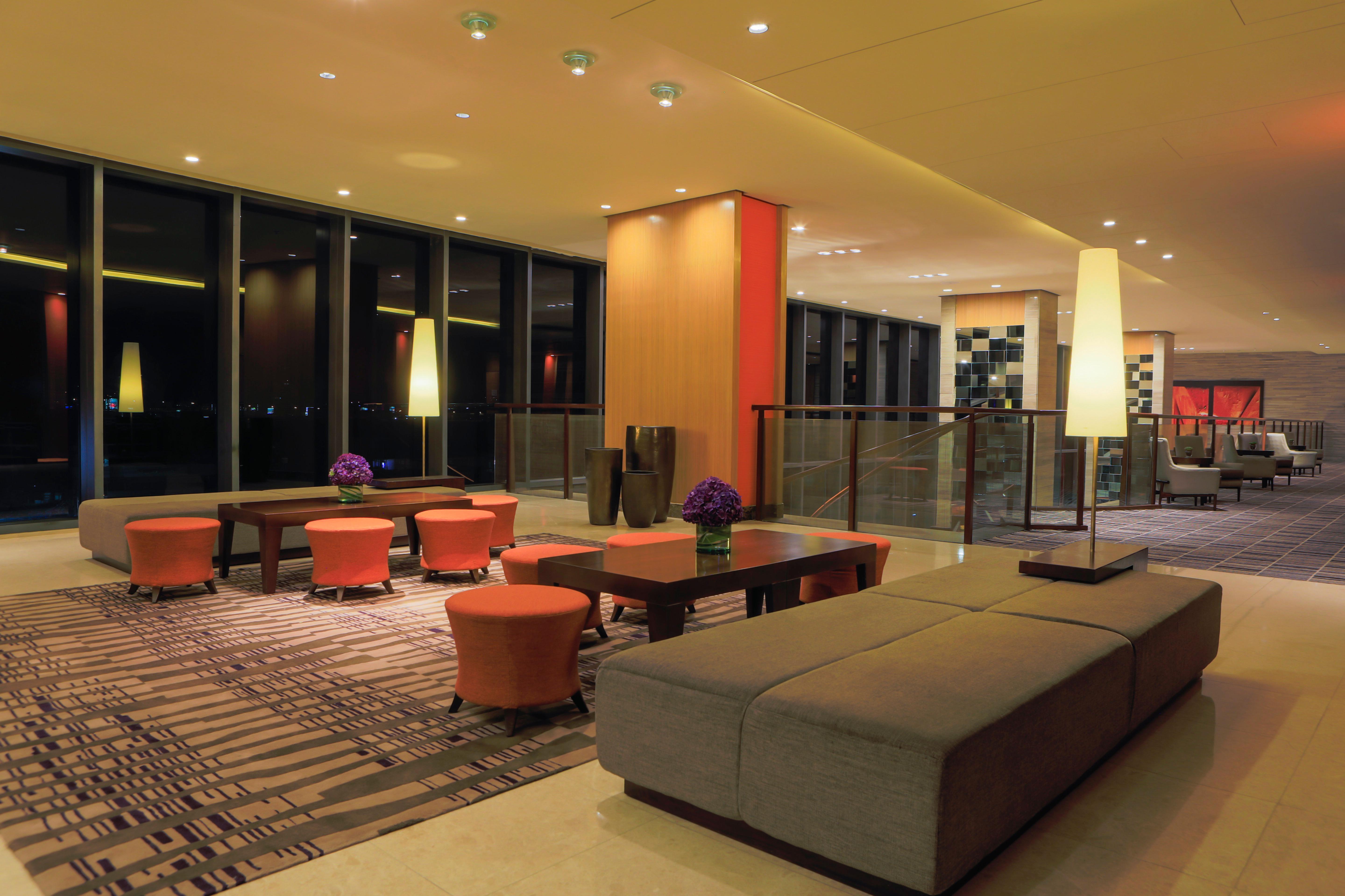 Holiday Inn & Suites Makati By Ihg Makati City Dış mekan fotoğraf Lobby