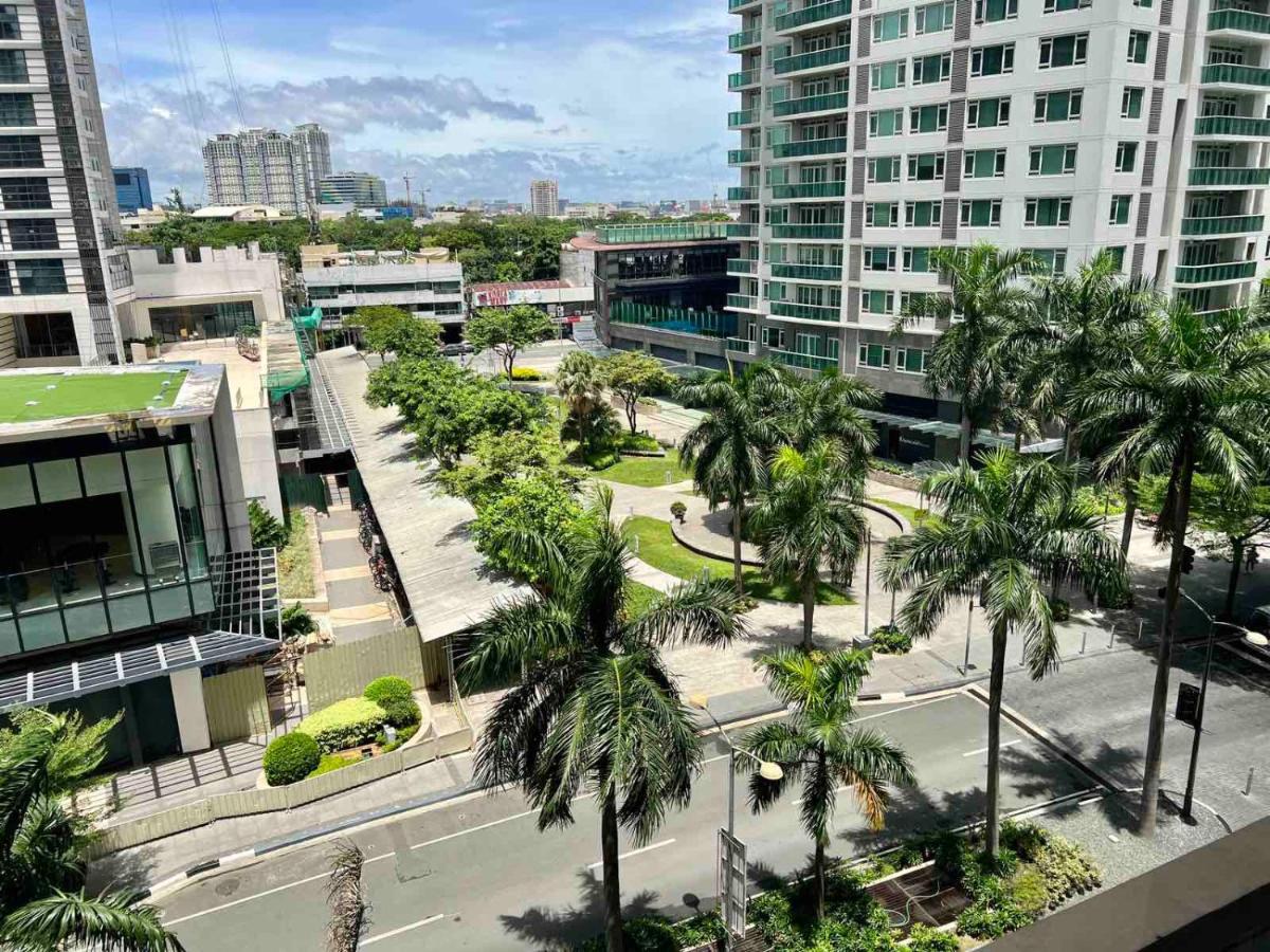 Holiday Inn & Suites Makati By Ihg Makati City Dış mekan fotoğraf Rockwell Center
