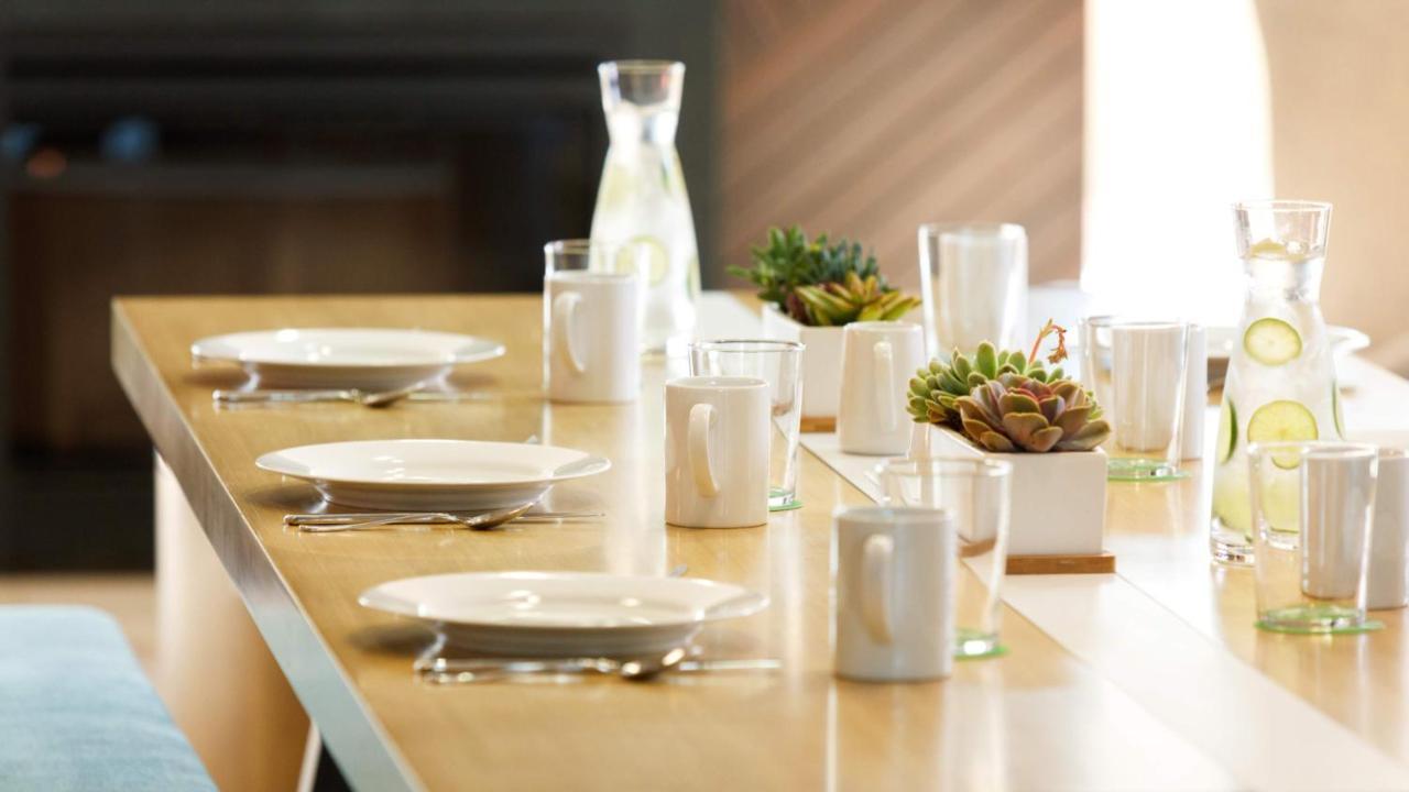 Holiday Inn & Suites Makati By Ihg Makati City Dış mekan fotoğraf Tableware