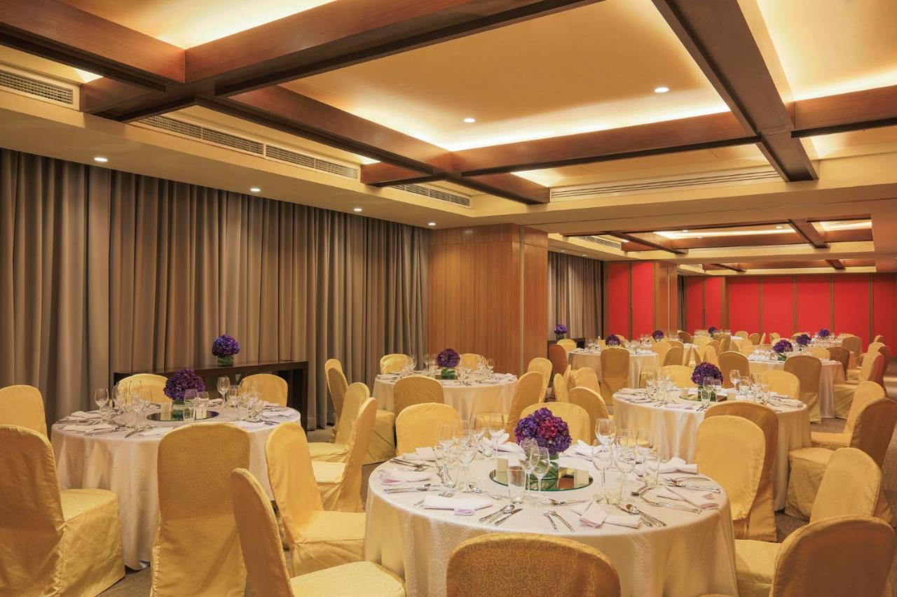 Holiday Inn & Suites Makati By Ihg Makati City Dış mekan fotoğraf The ballroom