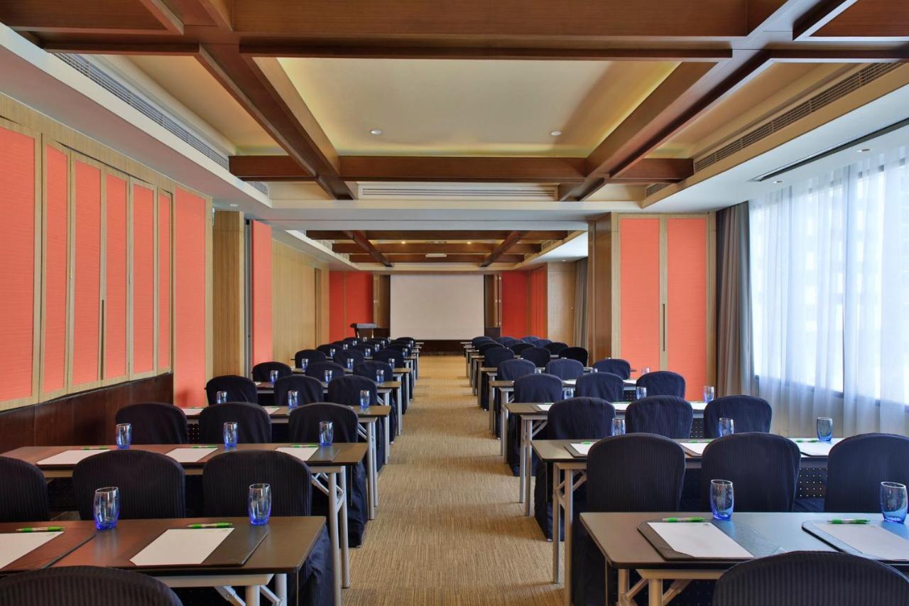 Holiday Inn & Suites Makati By Ihg Makati City Dış mekan fotoğraf Meeting room