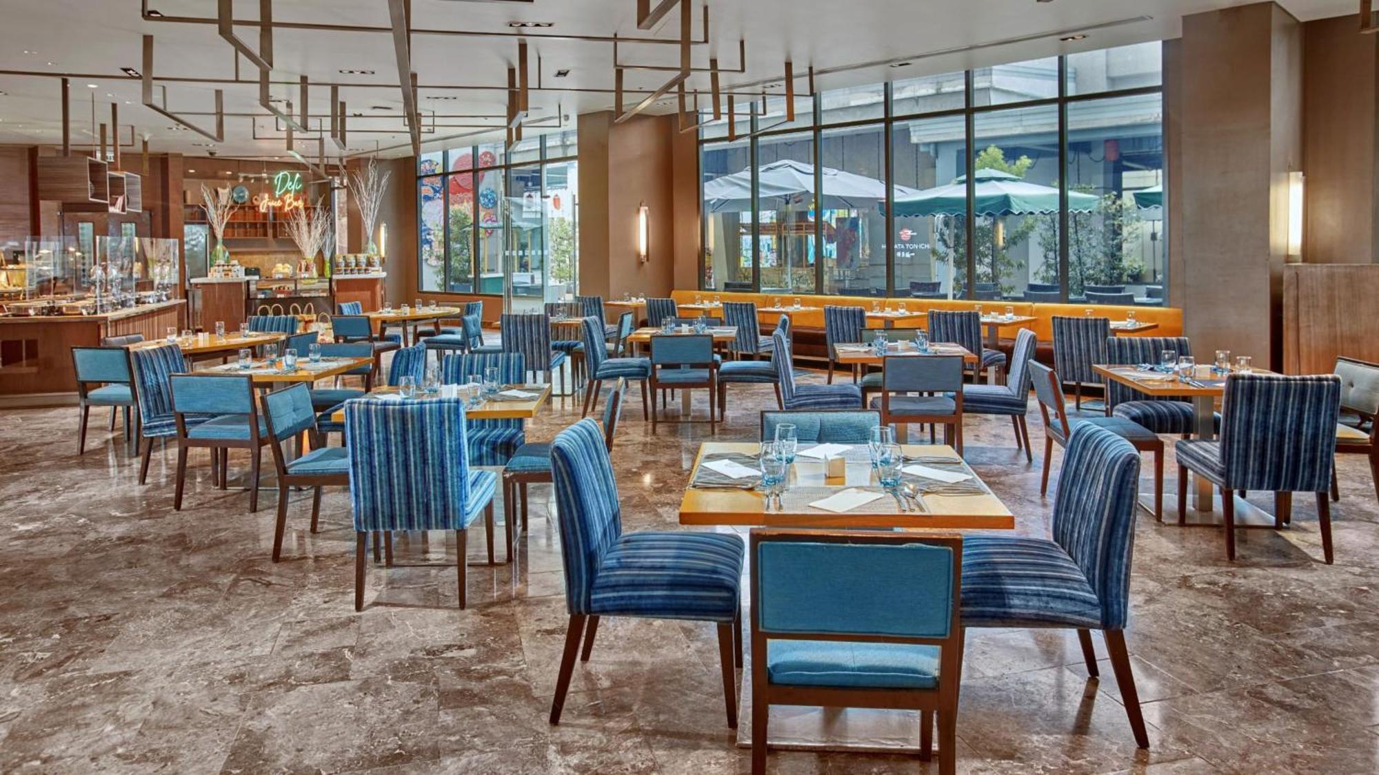 Holiday Inn & Suites Makati By Ihg Makati City Dış mekan fotoğraf The restaurant