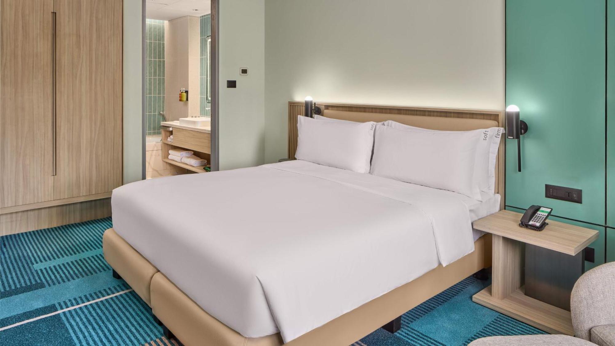 Holiday Inn & Suites Makati By Ihg Makati City Dış mekan fotoğraf