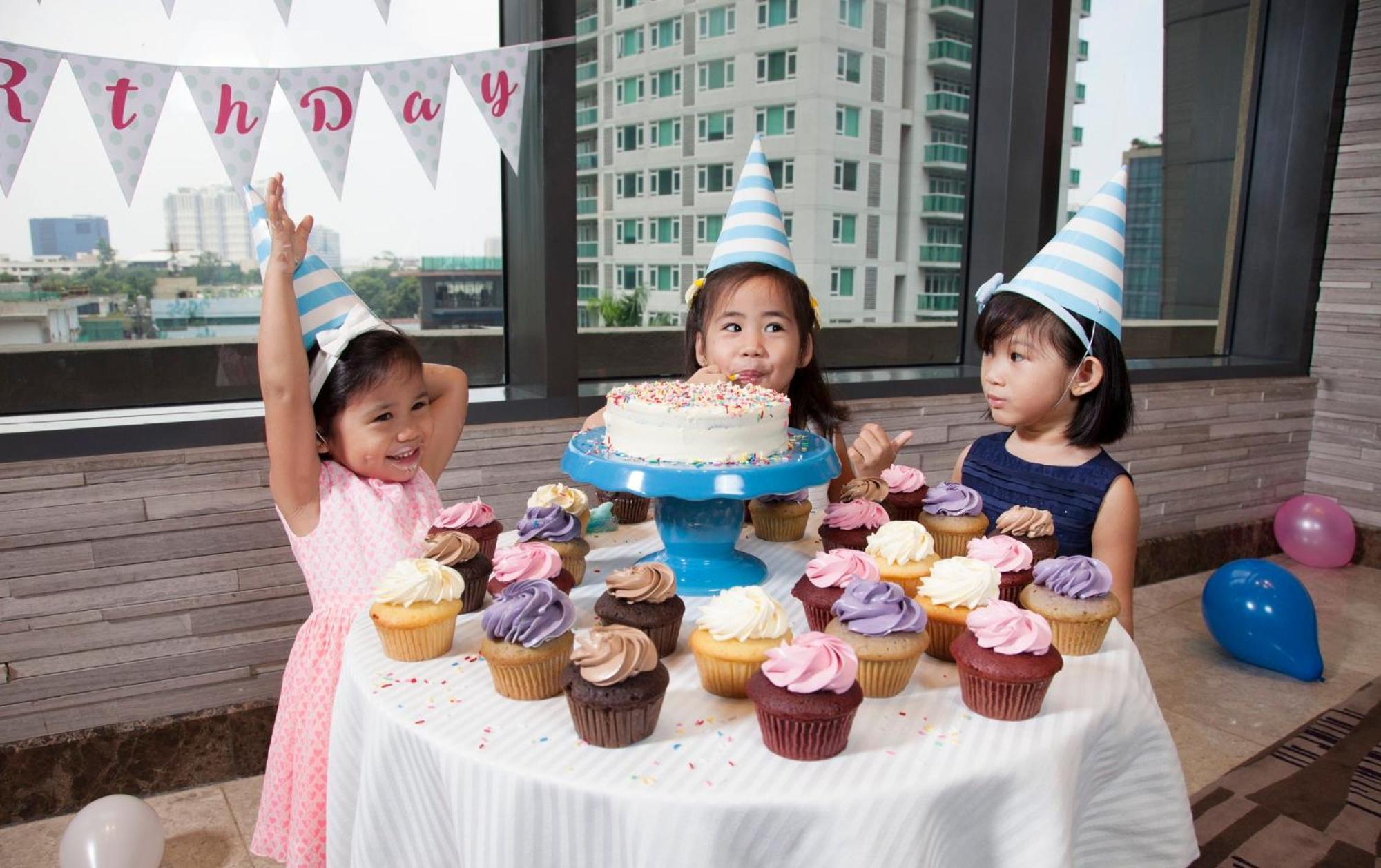 Holiday Inn & Suites Makati By Ihg Makati City Dış mekan fotoğraf